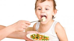 como-incentivar-o-filho-a-comer-alimentos-saudaveis-12
